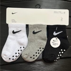 Nike Kids Non-Slip Socks 3-Pack - White, Gray, Black 6-12 month toddler baby
